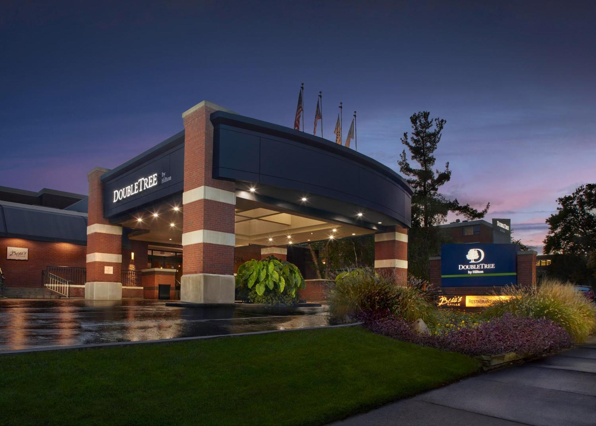 Doubletree By Hilton Akron Fairlawn Exterior photo