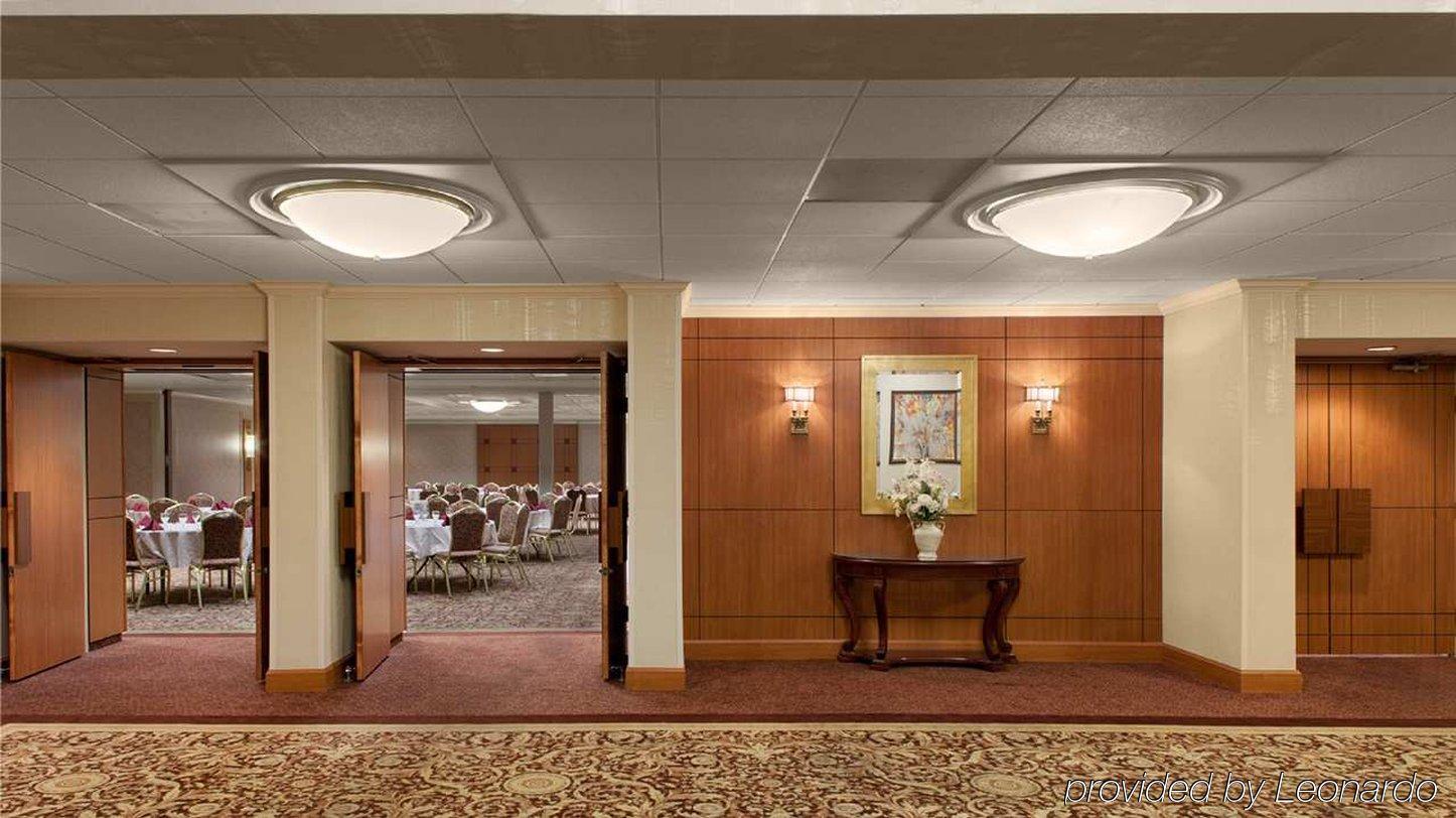 Doubletree By Hilton Akron Fairlawn Interior photo